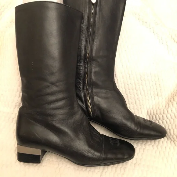 Authentic Chanel black leather boots 35.5 - Picture 4 of 12